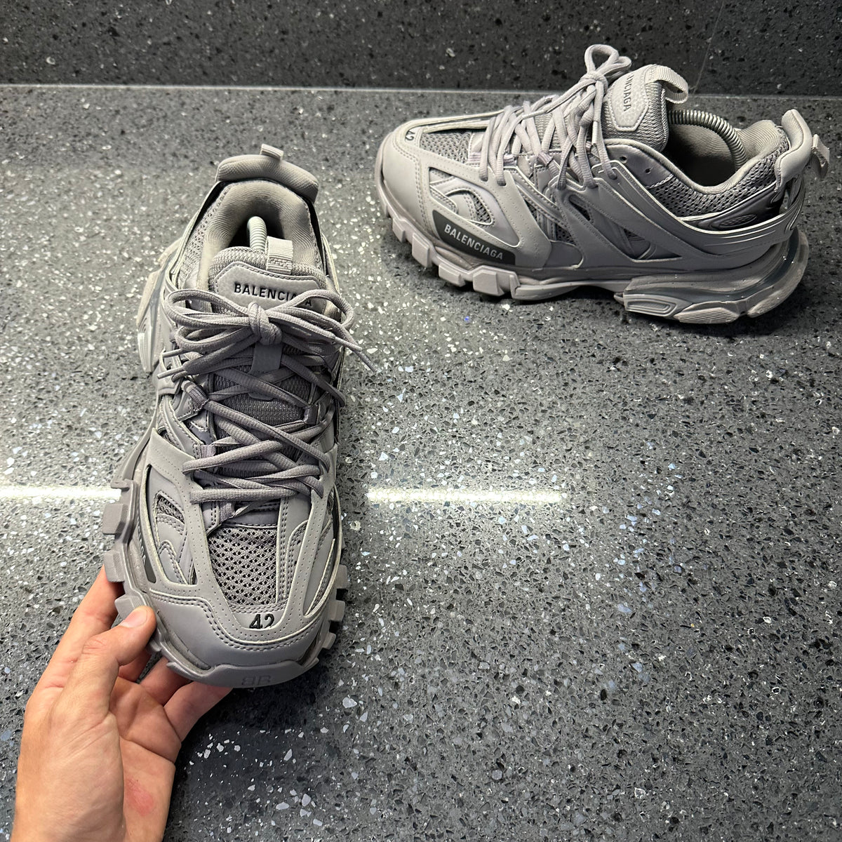 BALENCIAGA MENS TRACK GREY EU 42 (FIT A UK 9) – Lovedkicks