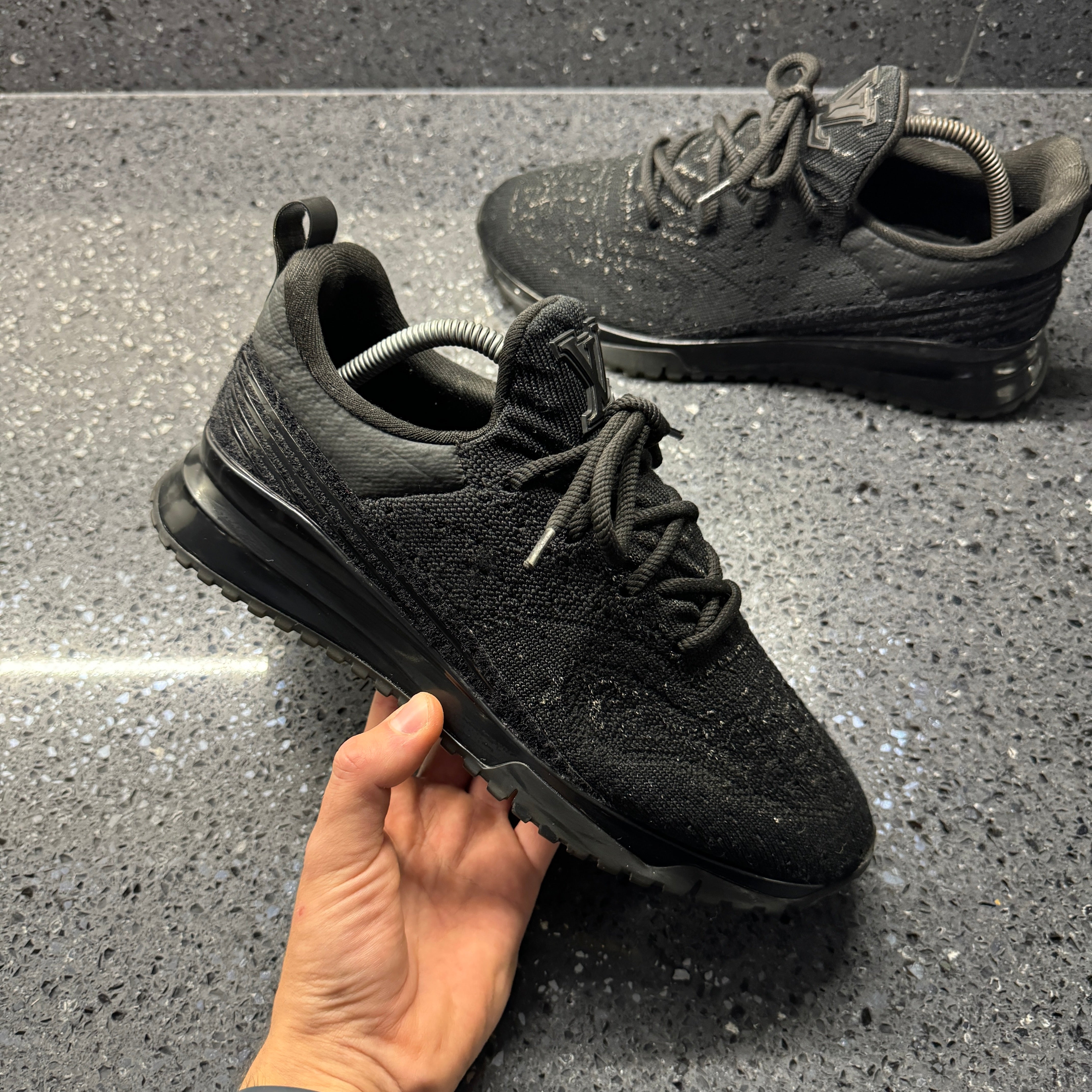 Louis Vuitton VNRラインスニーカー ブラック LOUIS VUITTON MENS VNR BLACK EU 41 (FIT A UK 8) – Lovedkicks