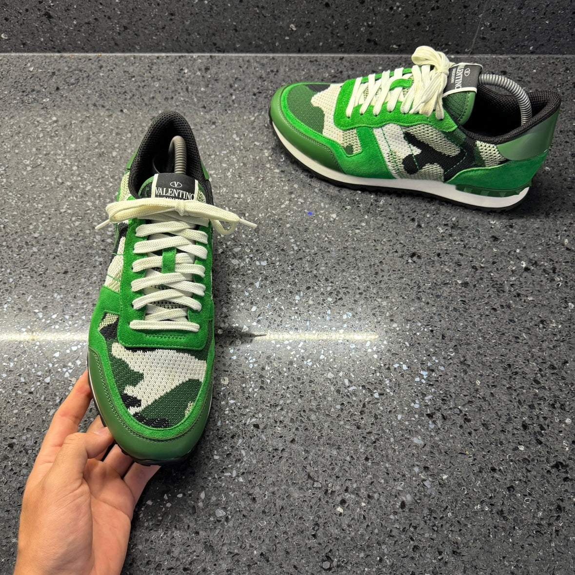 VALENTINO MENS ROCKRUNNER GREEN EU 40 (FIT A UK 7)
