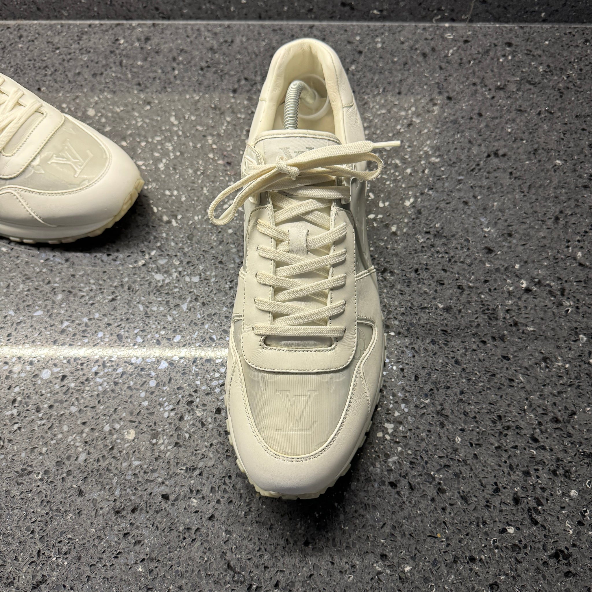 LOUIS VUITTON MENS RUN AWAY WHITE EU 43 (FIT A UK 10) – Lovedkicks