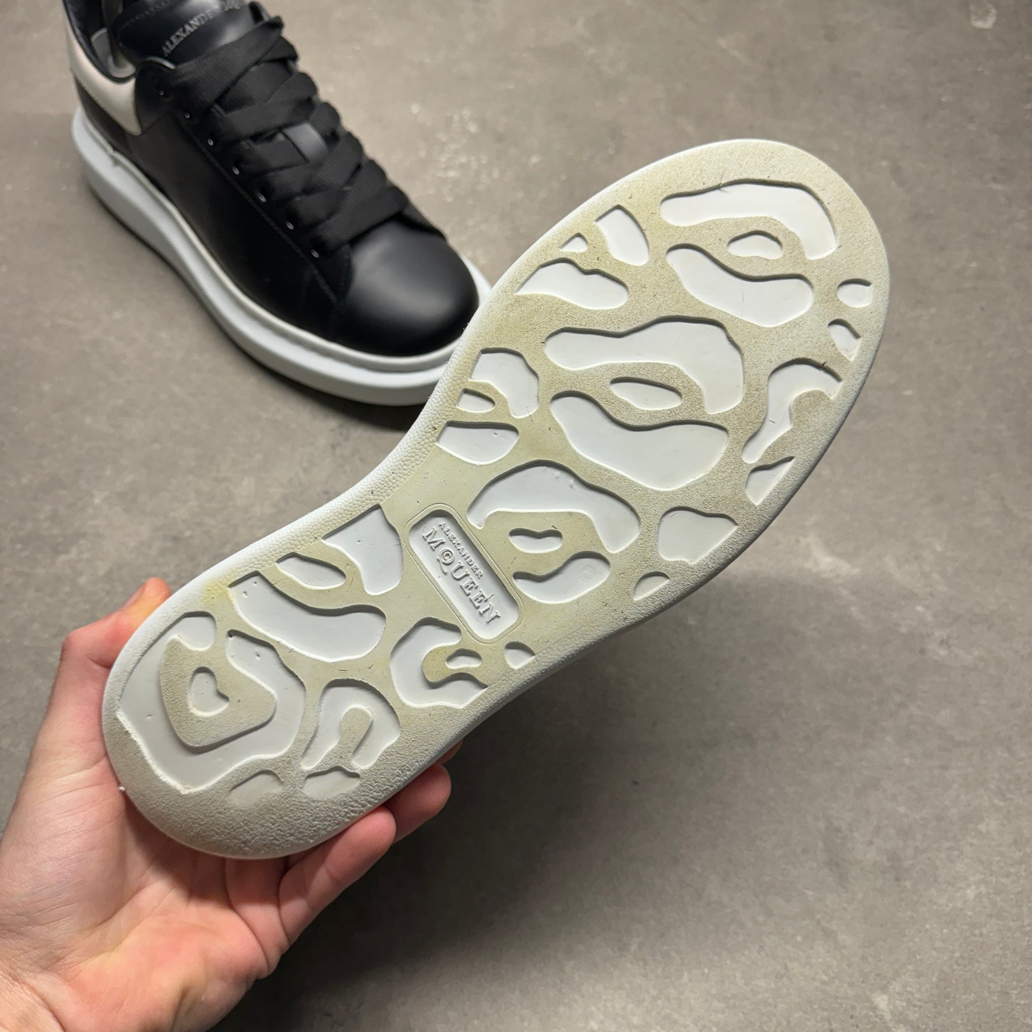 Alexander McQueen ブラック スニーカー40表記 Alexander McQueen ブラック スニーカー40表記 Alexander McQueenの