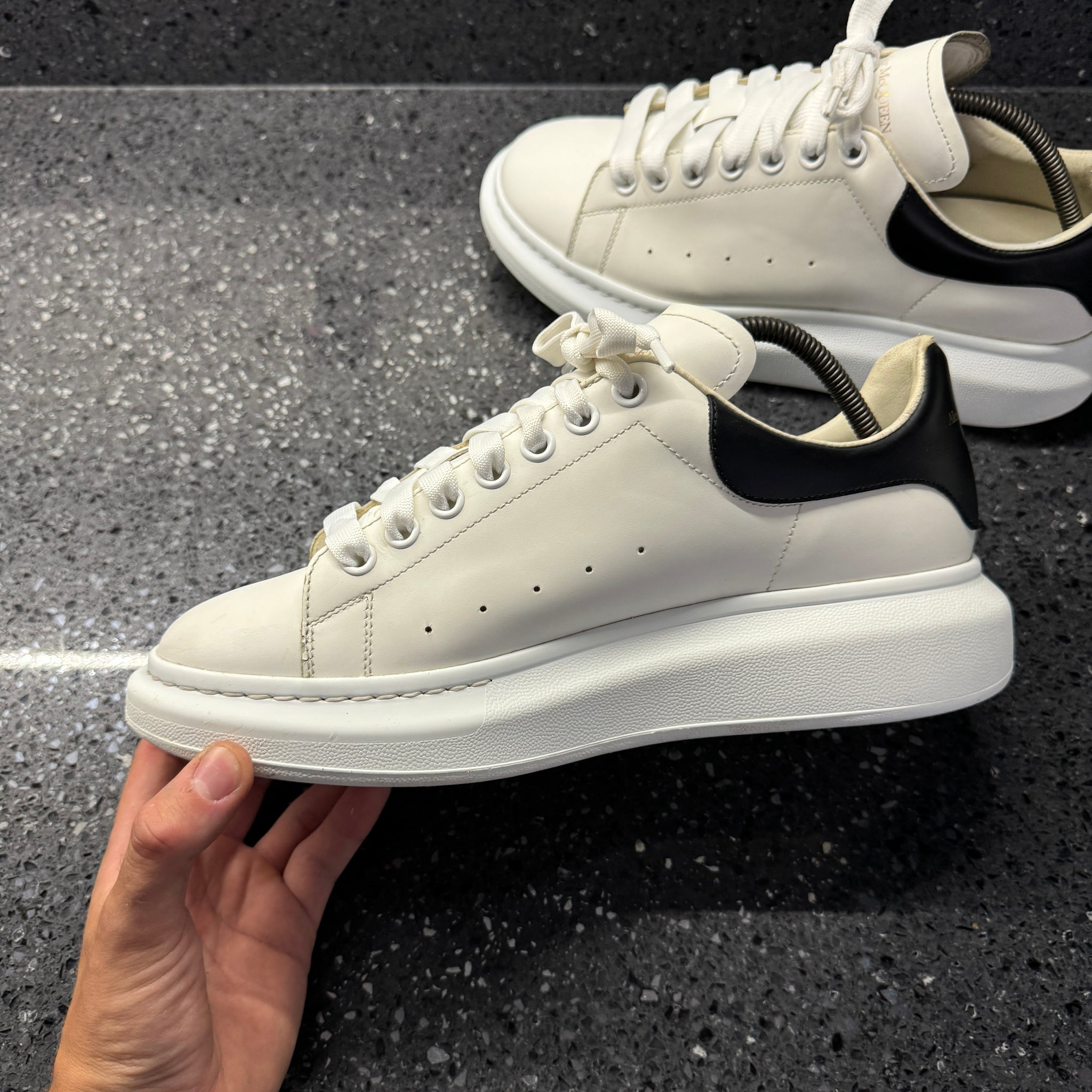 ALEXANDER MCQUEEN OVERSIZED SNEAKER WHITE EU 43 (FIT A UK 10