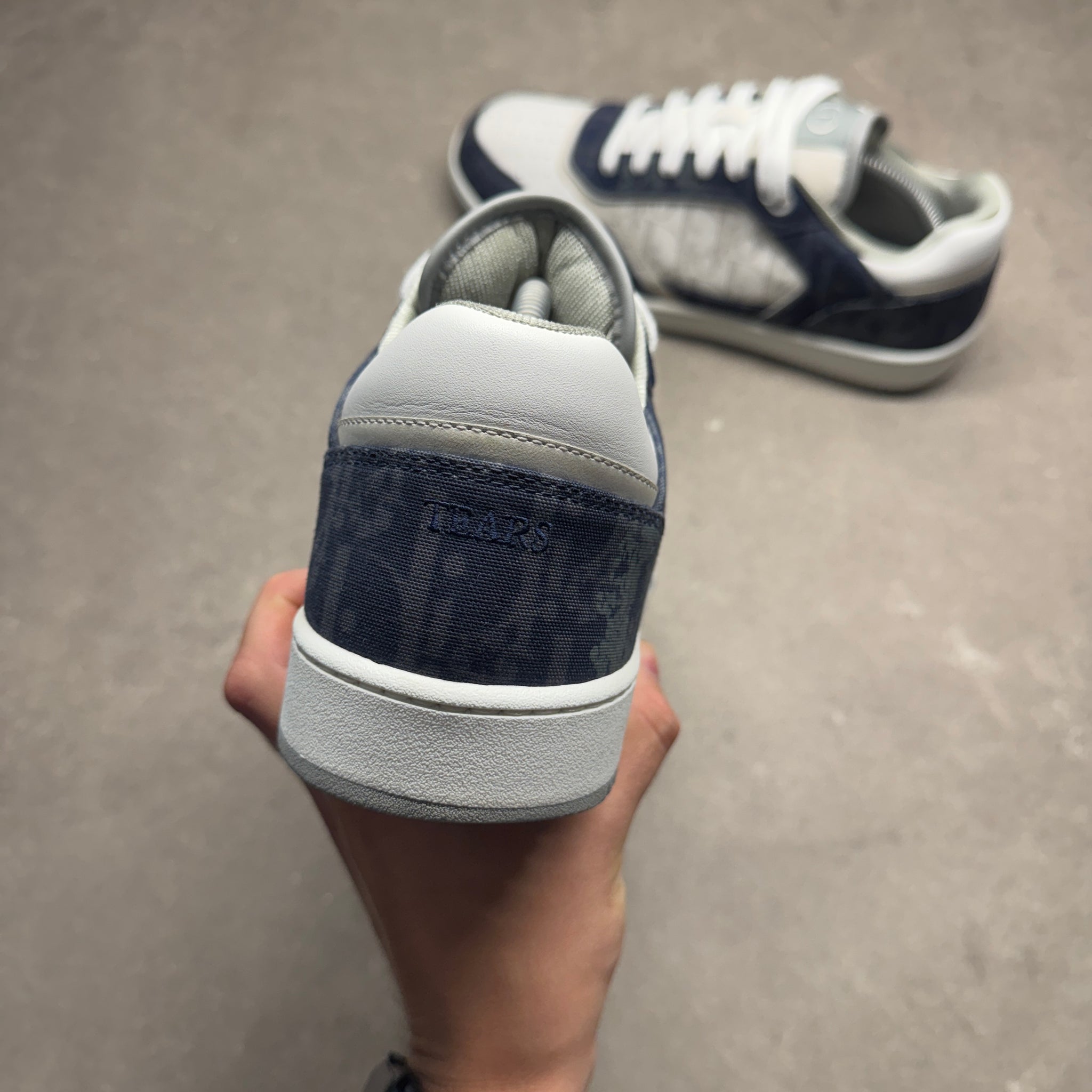 3F07025F-8654-4F85-9A7C-