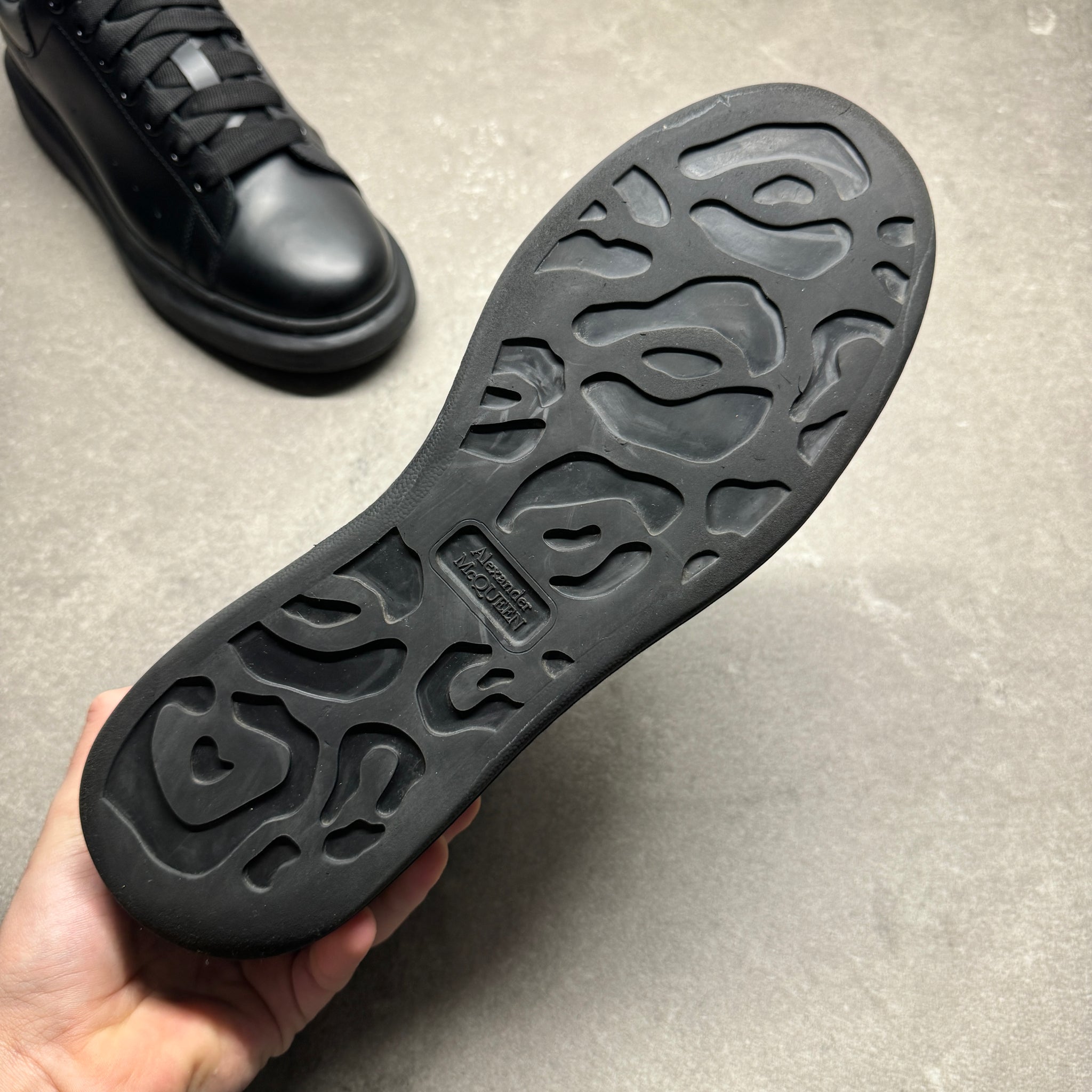 ALEXANDER MCQUEEN OVERSIZED SNEAKER BLACK EU 43 (FIT A UK 10