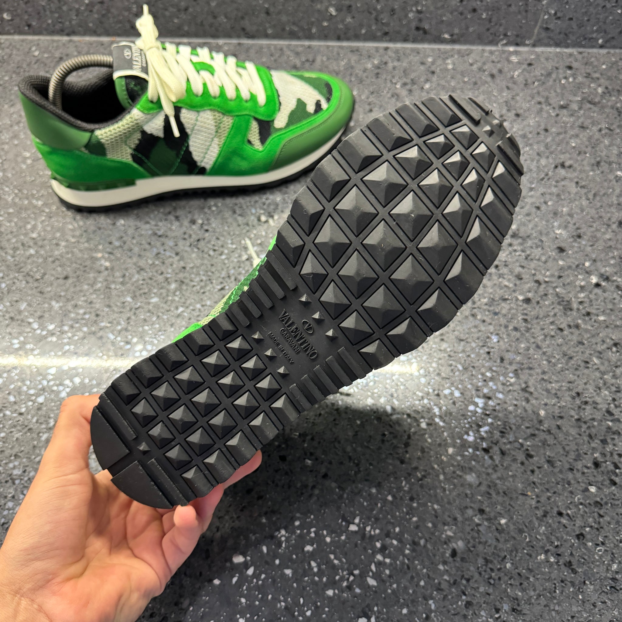 Valentino Garavani★グリーン Rockrunner スニーカー VALENTINO MENS ROCKRUNNER GREEN EU 40 (FIT A UK 7) – Lovedkicks