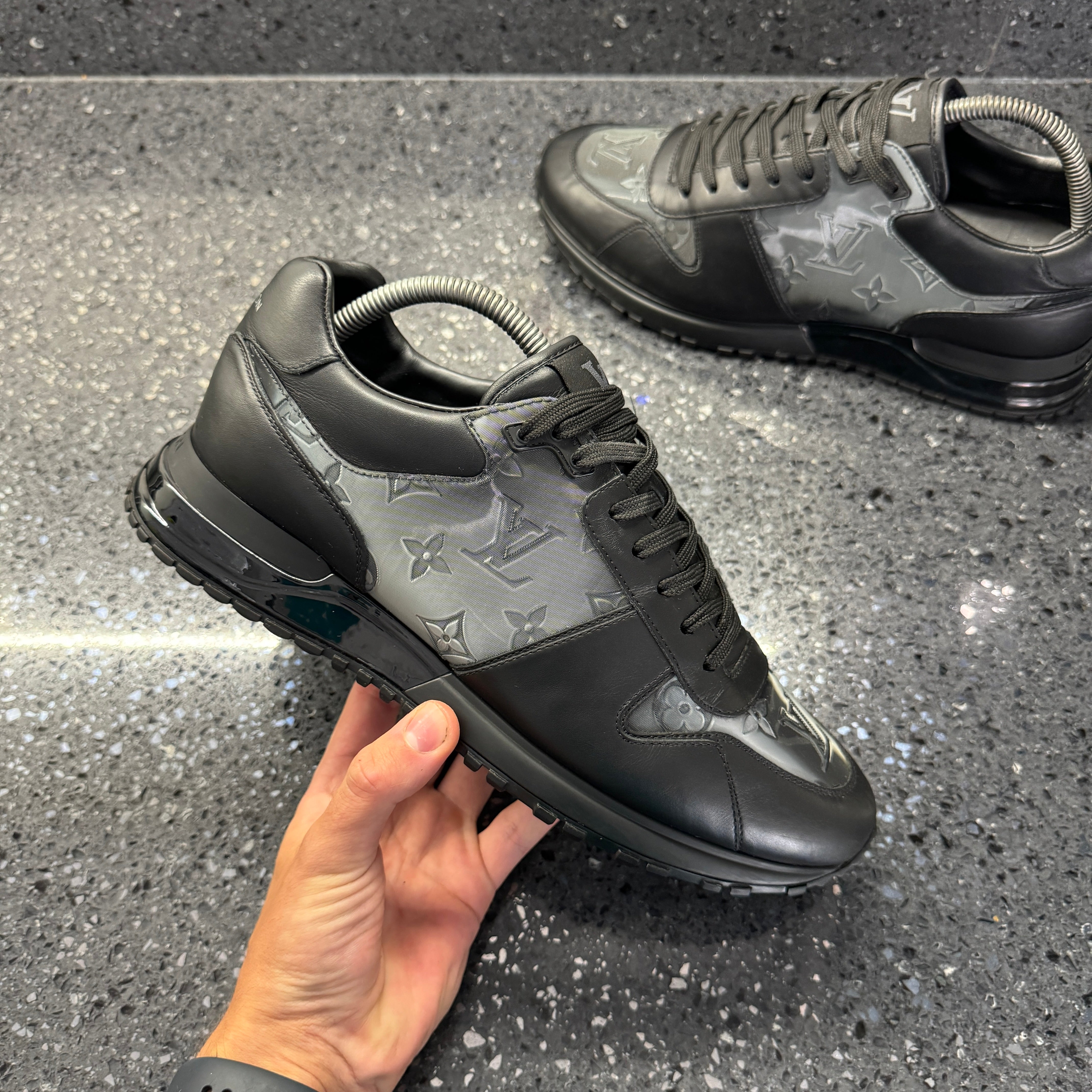 LOUIS VUITTON MENS RUN AWAY BLACK EU 40.5 (FIT A UK 7.5) – Lovedkicks