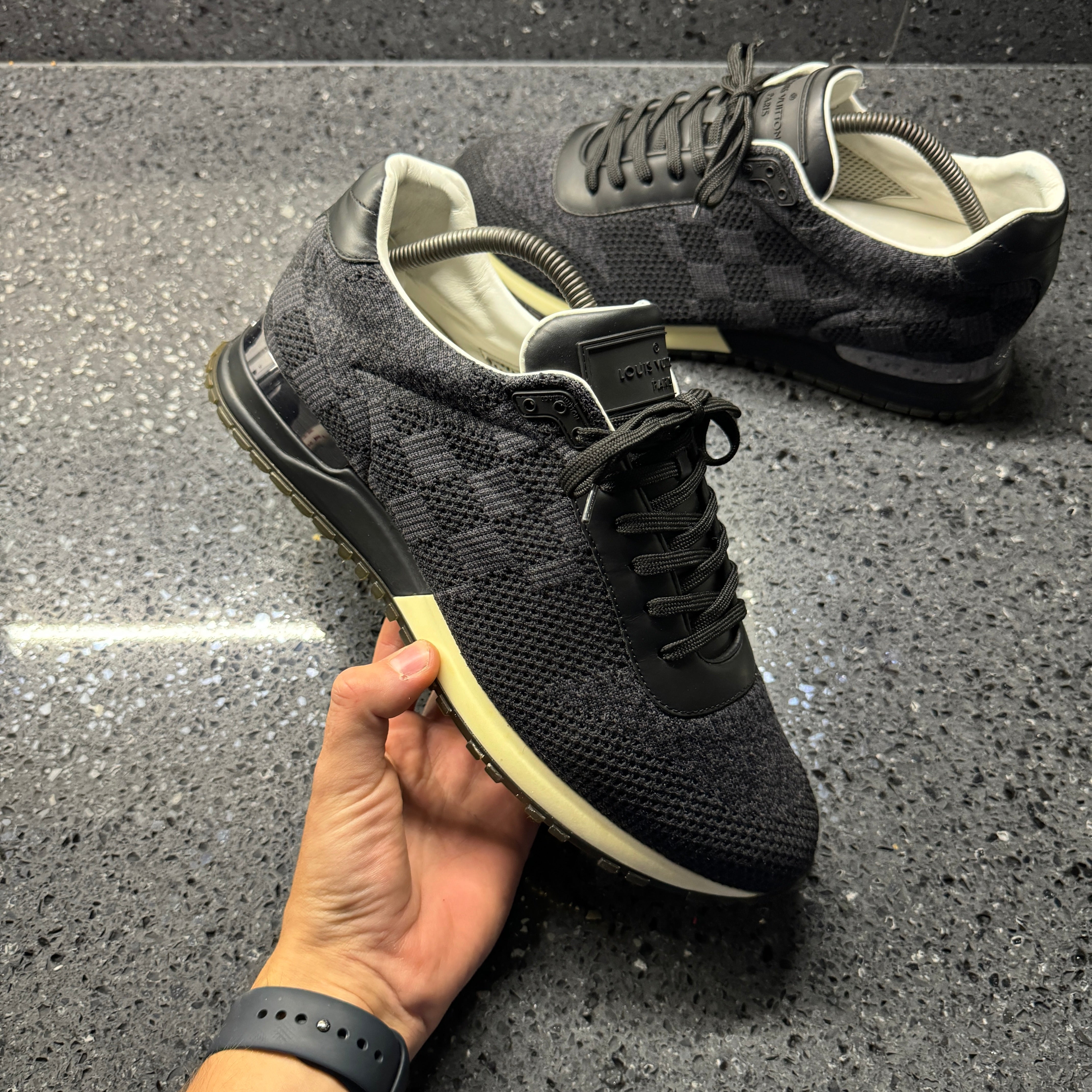 LOUIS VUITTON MENS RUN AWAY BLACK EU 41.5 (FIT A UK 8.5) – Lovedkicks