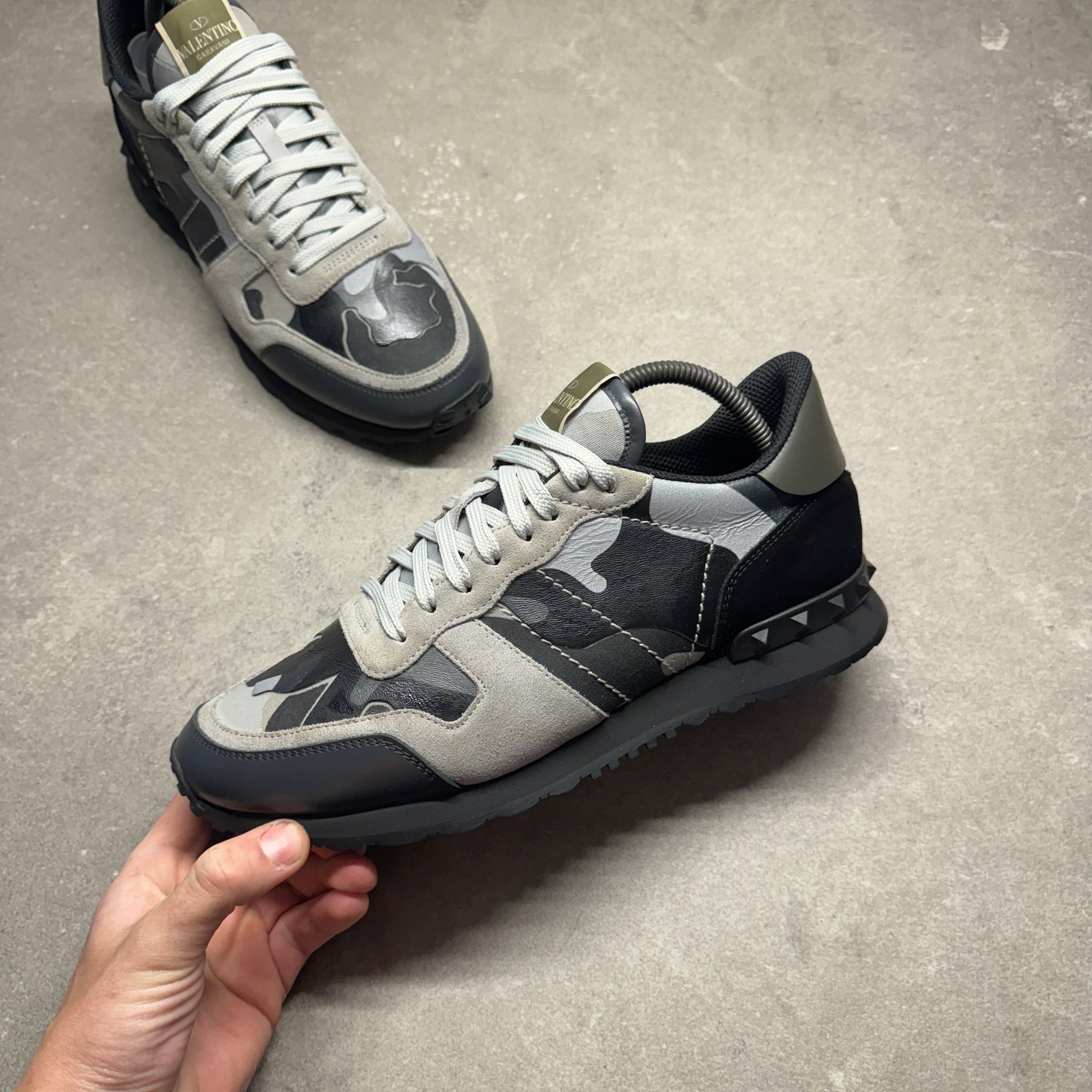 VALENTINO MENS ROCKRUNNER GREY EU 41.5 (FIT A UK 8 / 8.5) – Lovedkicks