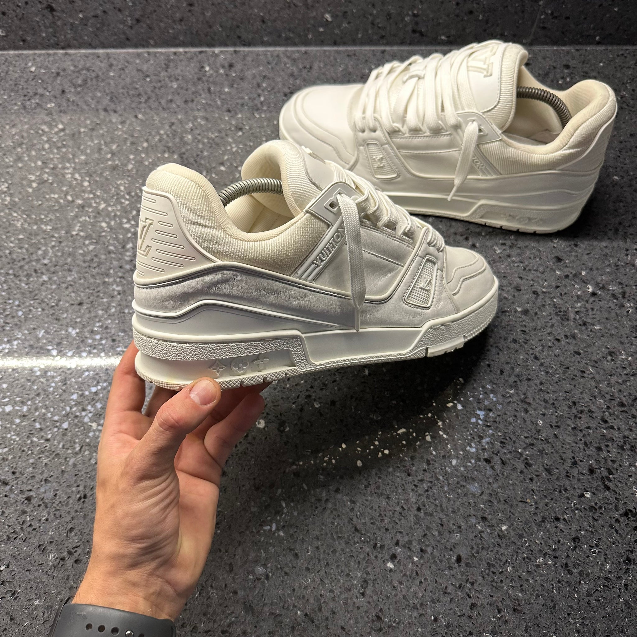 LOUIS VUITTON LV TRAINERS WHITE EU 41.5 (FIT A UK 8) – Lovedkicks LOUIS VUITTON LV TRAINERS WHITE EU 41.5 (FIT A UK 8) – Lovedkicks