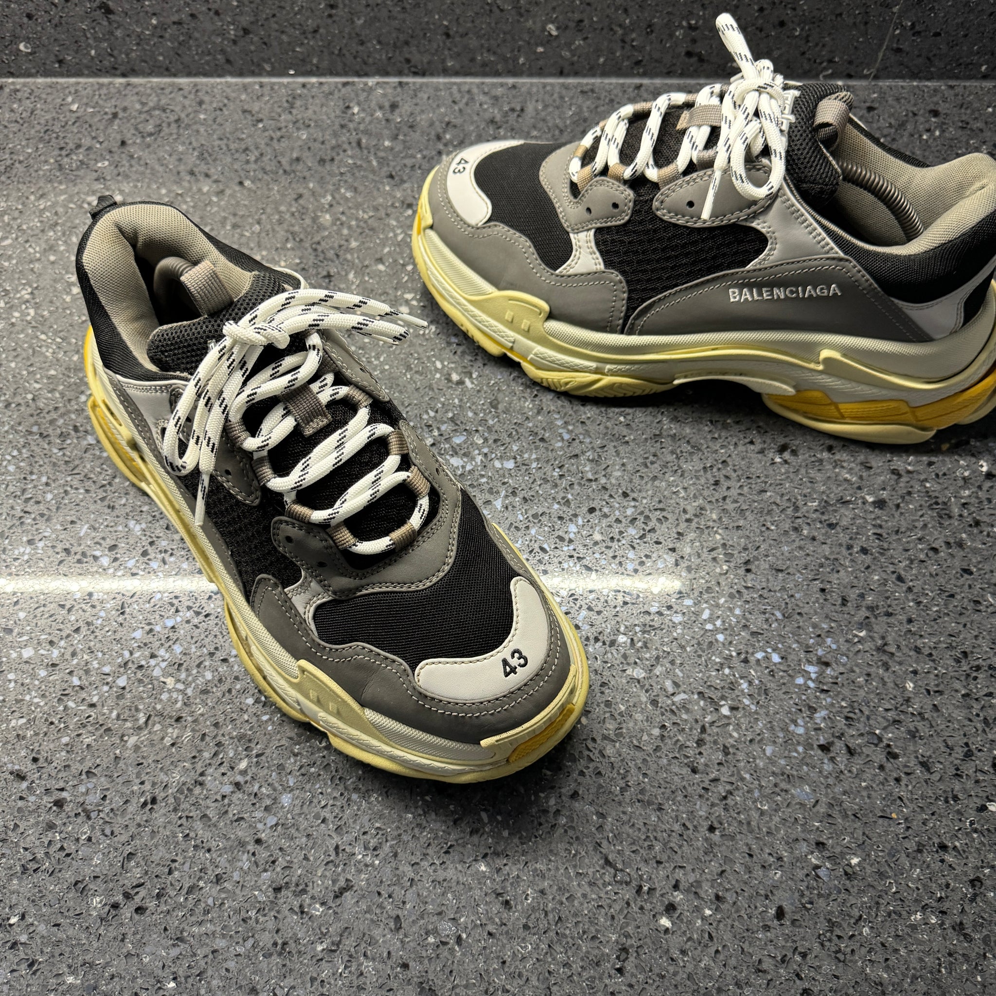 BALENCIAGA triple S トリプルエス 43 BALENCIAGA MENS TRIPLE S GREY EU 43 (FIT A UK 10) – Lovedkicks