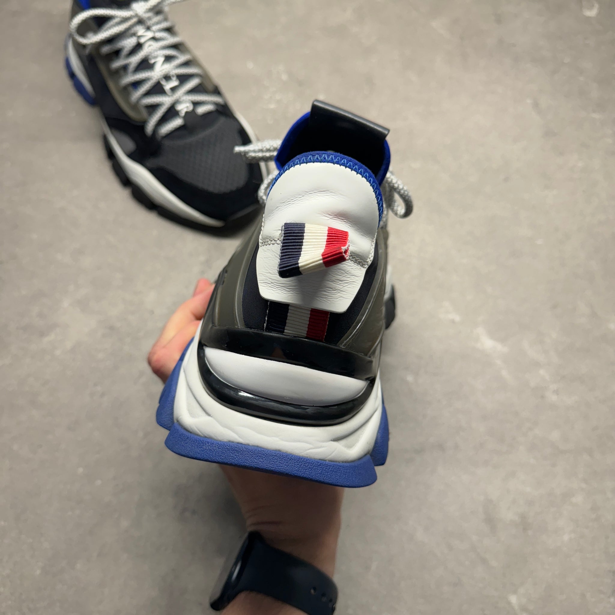 MONCLER MENS TREVOR SCARPA BLACK EU 42 (FIT A UK 8 / 8.5) – Lovedkicks