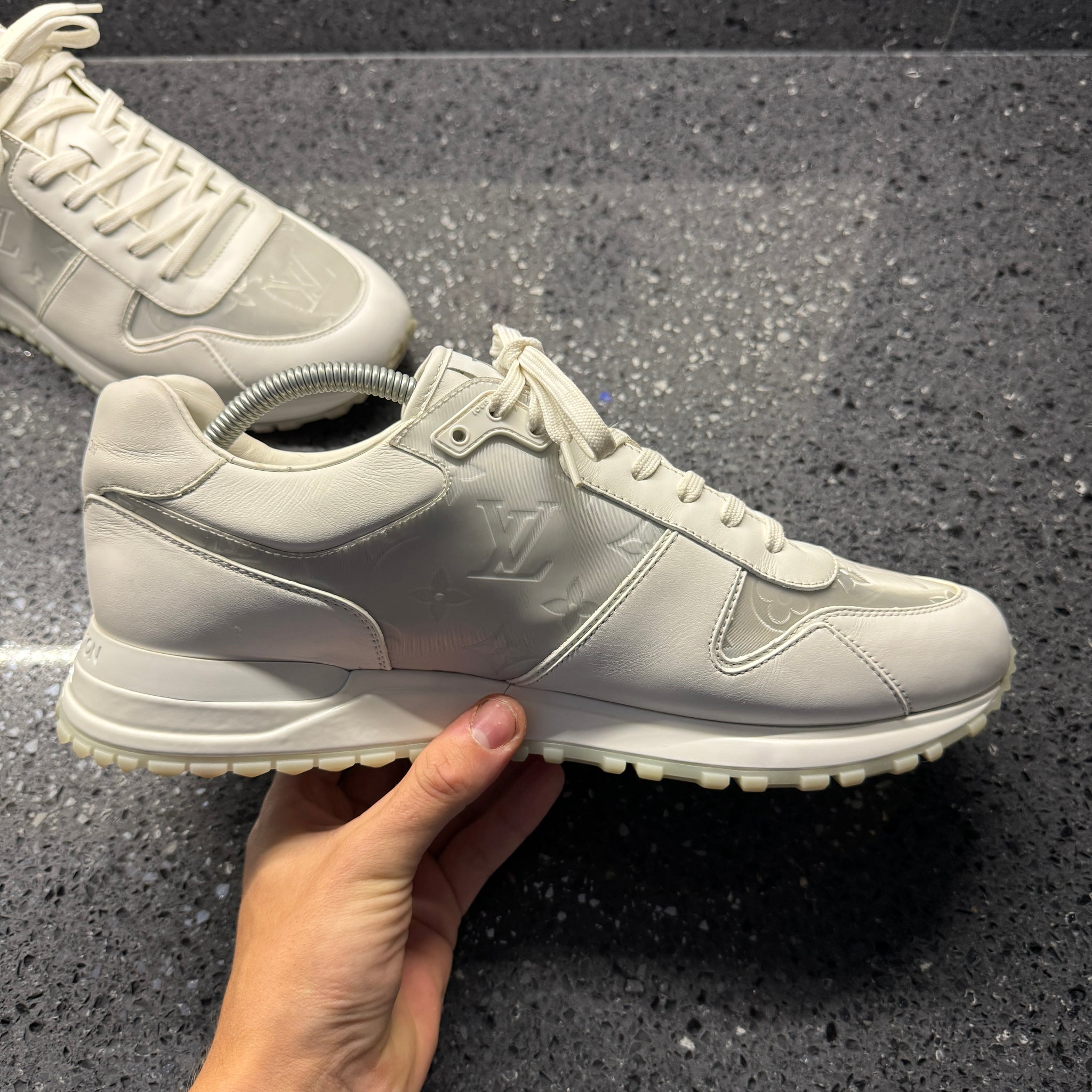LOUIS VUITTON MENS RUN AWAY WHITE EU 43 (FIT A UK 10) – Lovedkicks