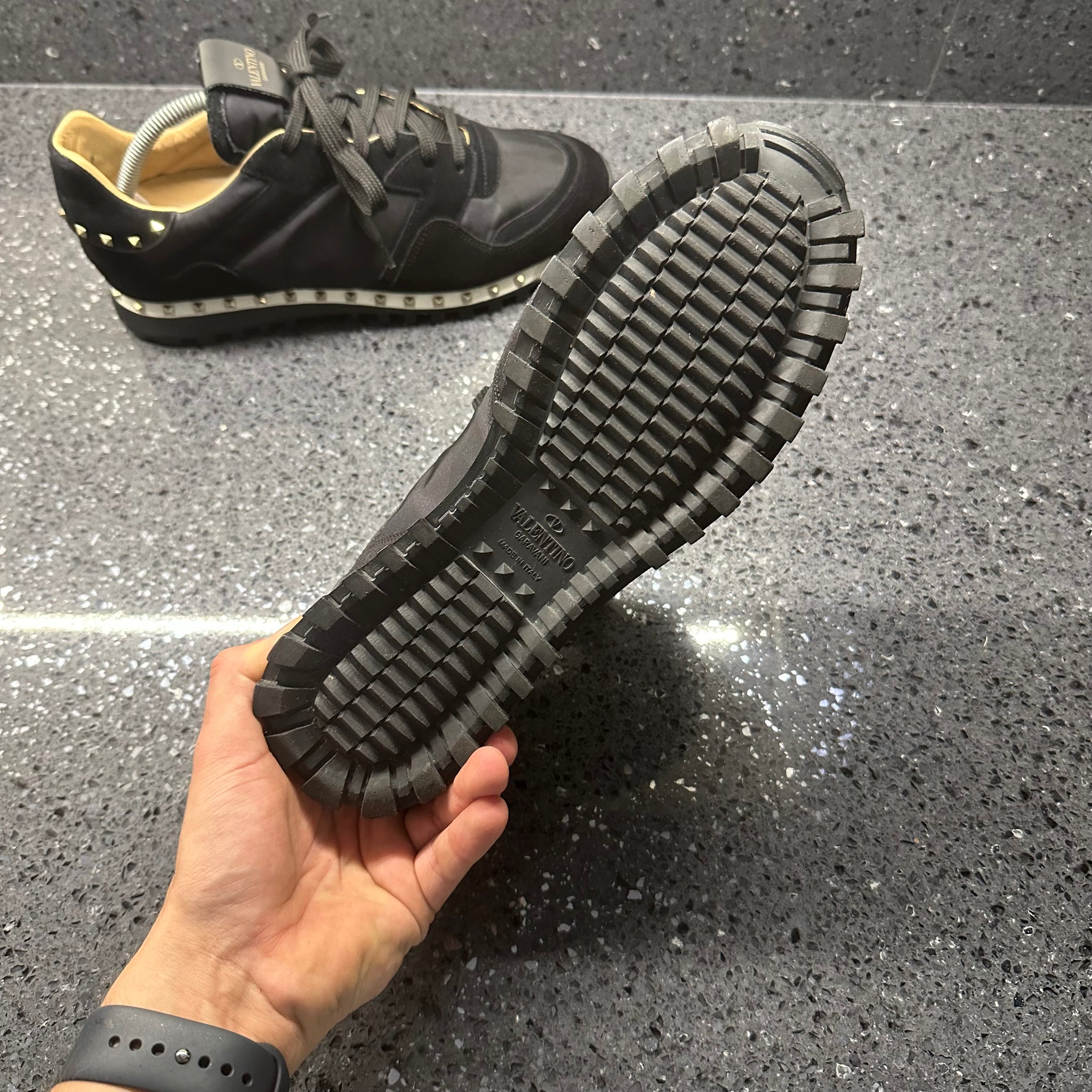 VALENTINO ブラック スニーカー 42 ヴァレンティノガラヴァーニ レザー スニーカー 42 メンズ