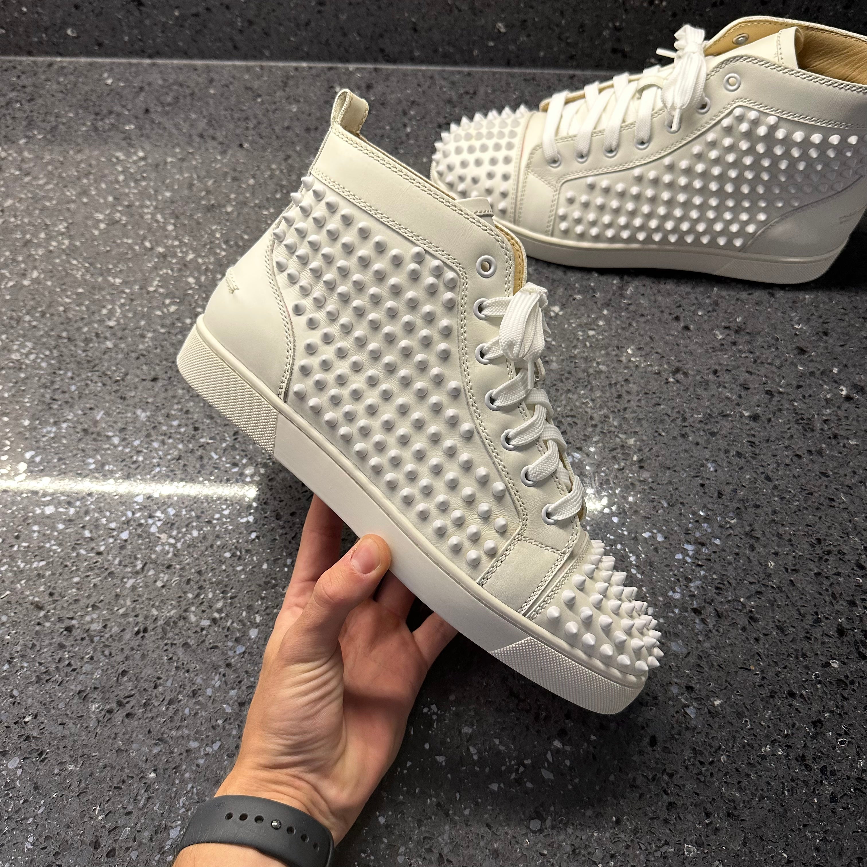 Louboutin louis spike online