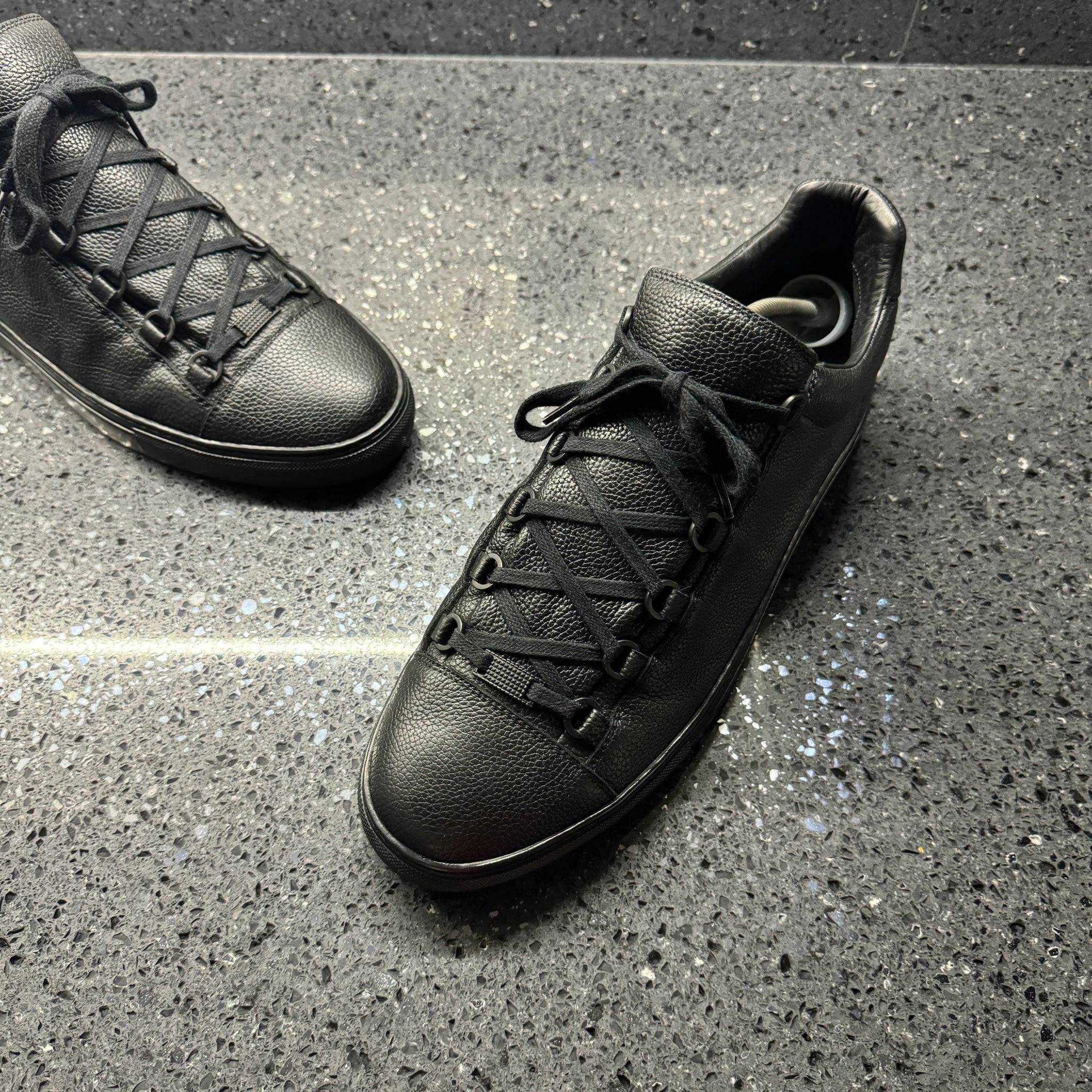 BALENCIAGA MENS ARENA BLACK EU 44 (FIT A UK 11) – Lovedkicks