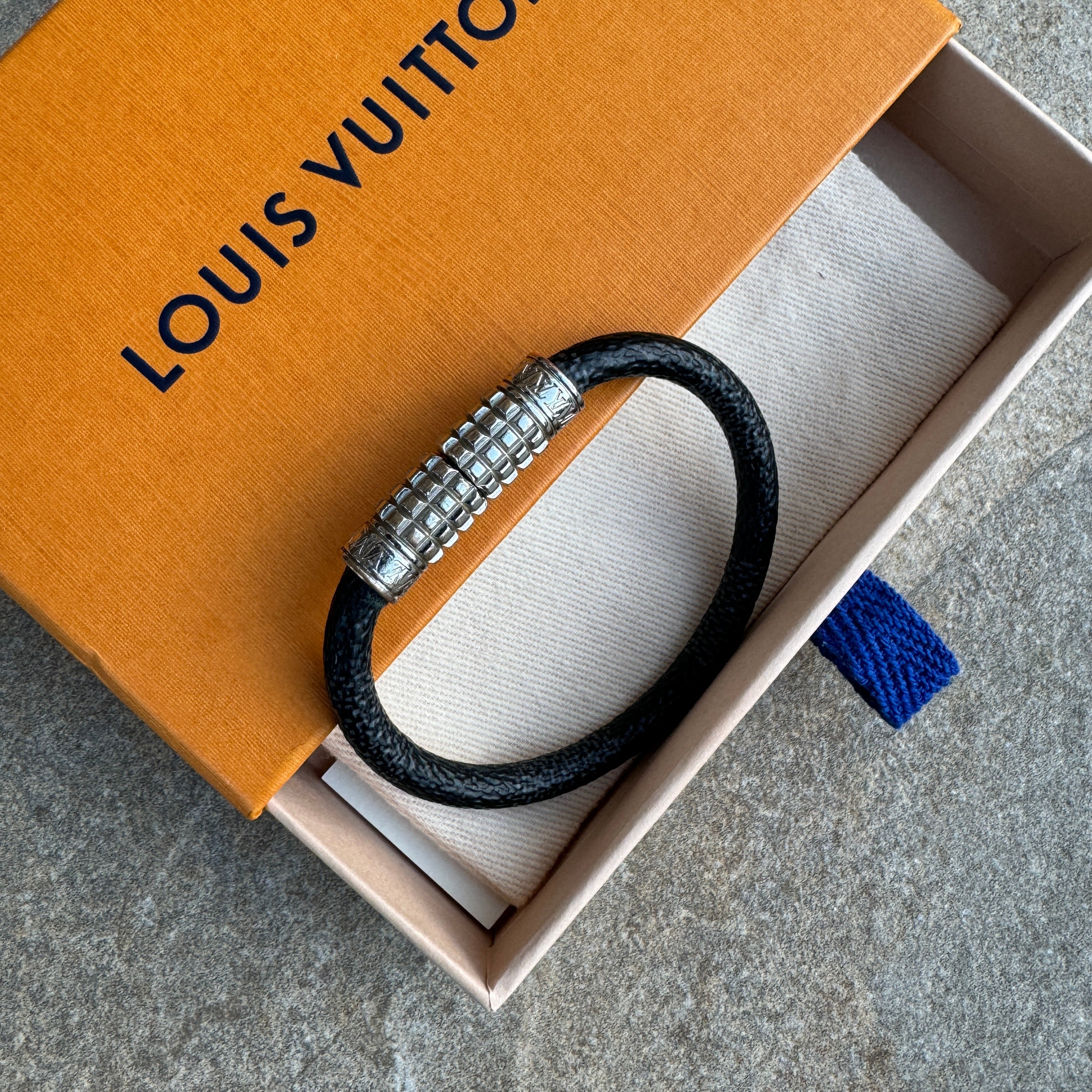 Louis Vuitton digit bracelet outlets