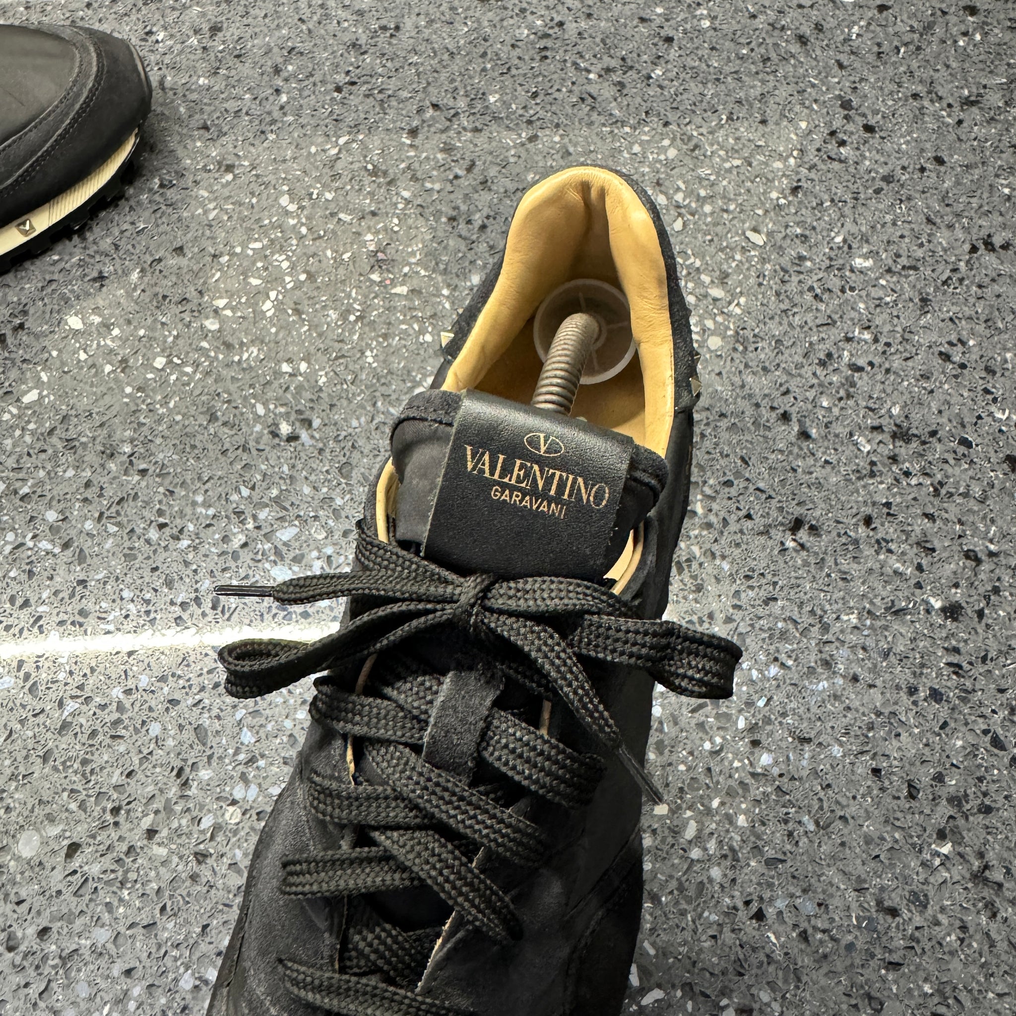 VALENTINO ブラック スニーカー 42 ヴァレンティノガラヴァーニ レザー スニーカー 42 メンズ