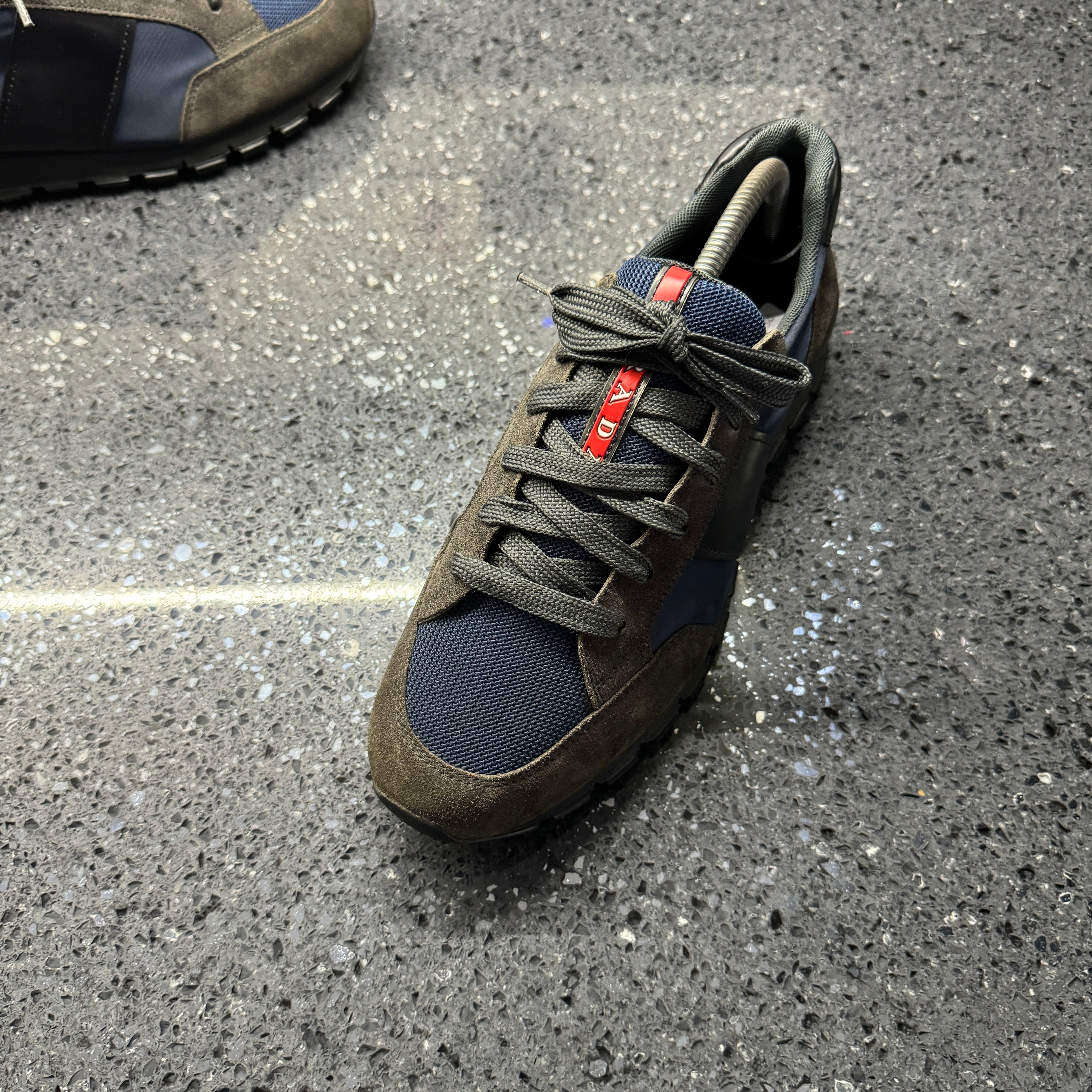 PRADA MENS RUNNERS GREY EU 40.5 FIT A UK 7 Lovedkicks