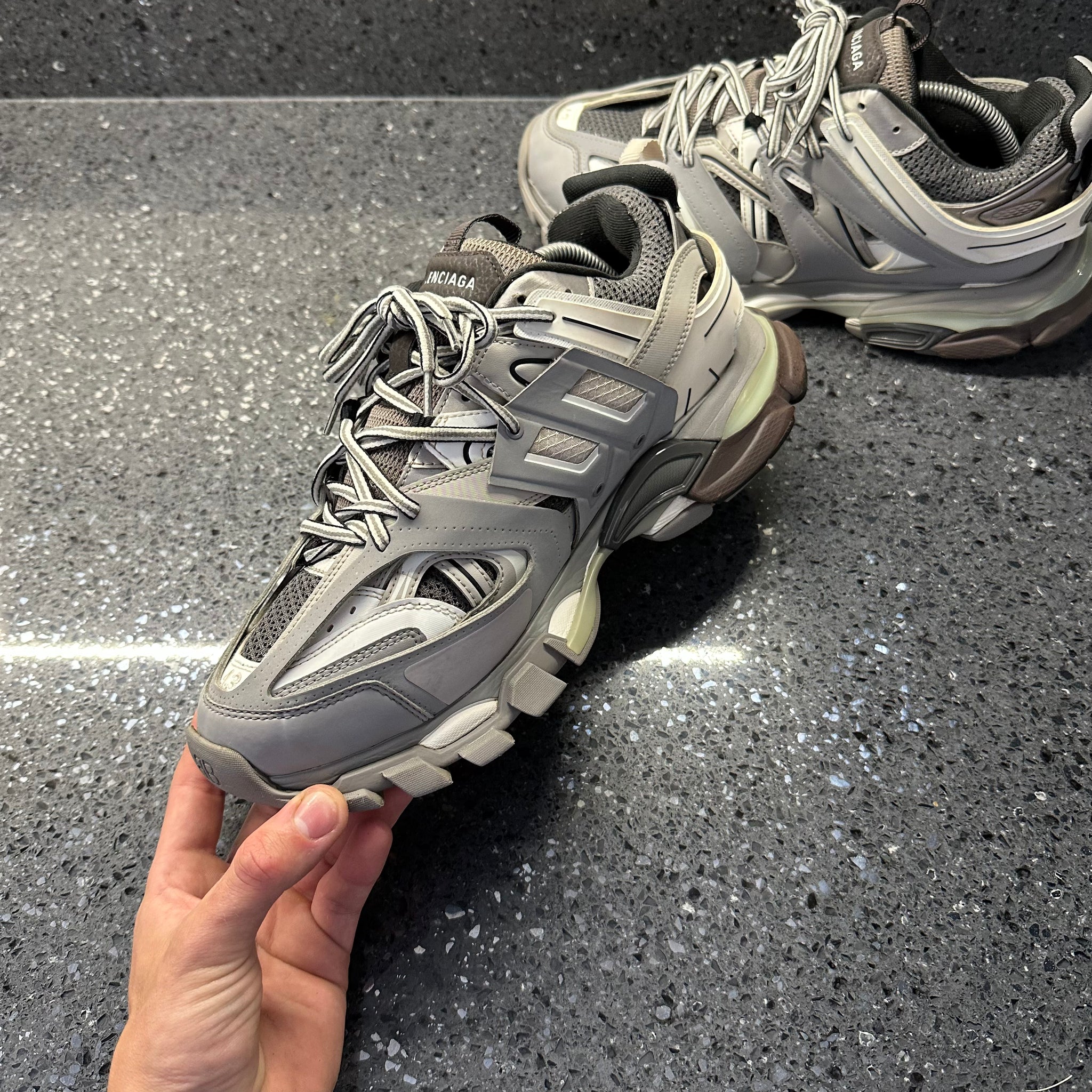 BALENCIAGA MENS TRACKS GREY EU 43 (FIT A UK 10) – Lovedkicks