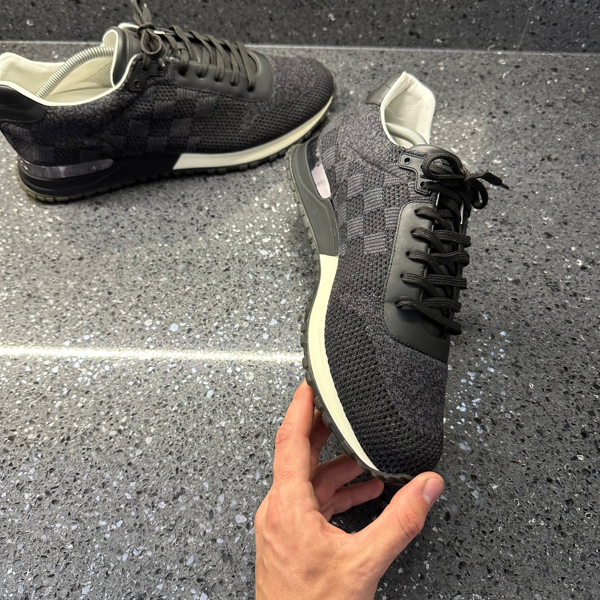 LOUIS VUITTON MENS RUN AWAY BLACK EU 43.5 FIT A UK 10.5 Lovedkicks