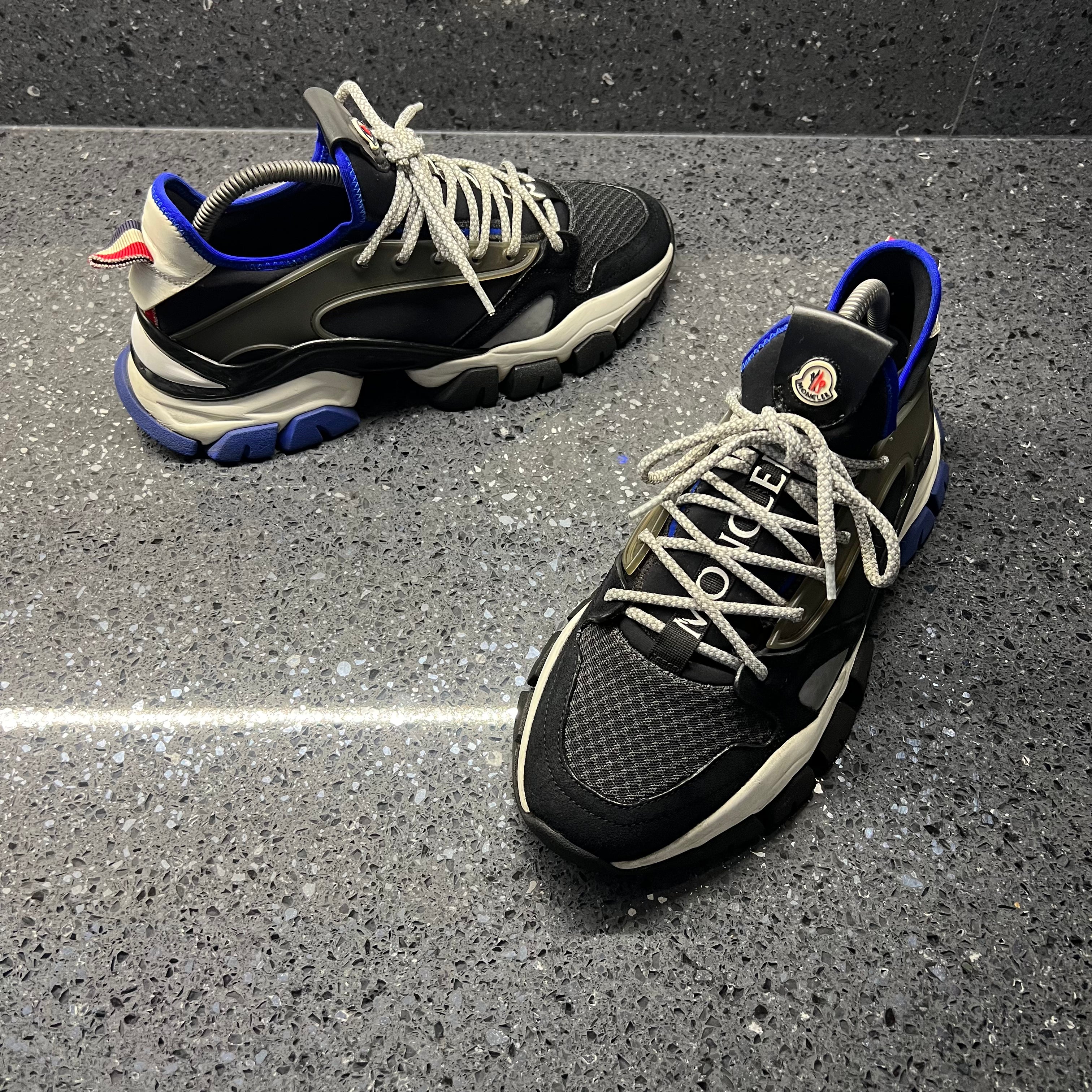 MONCLER MENS TREVOR SCARPA BLACK EU 40 FIT A UK 7