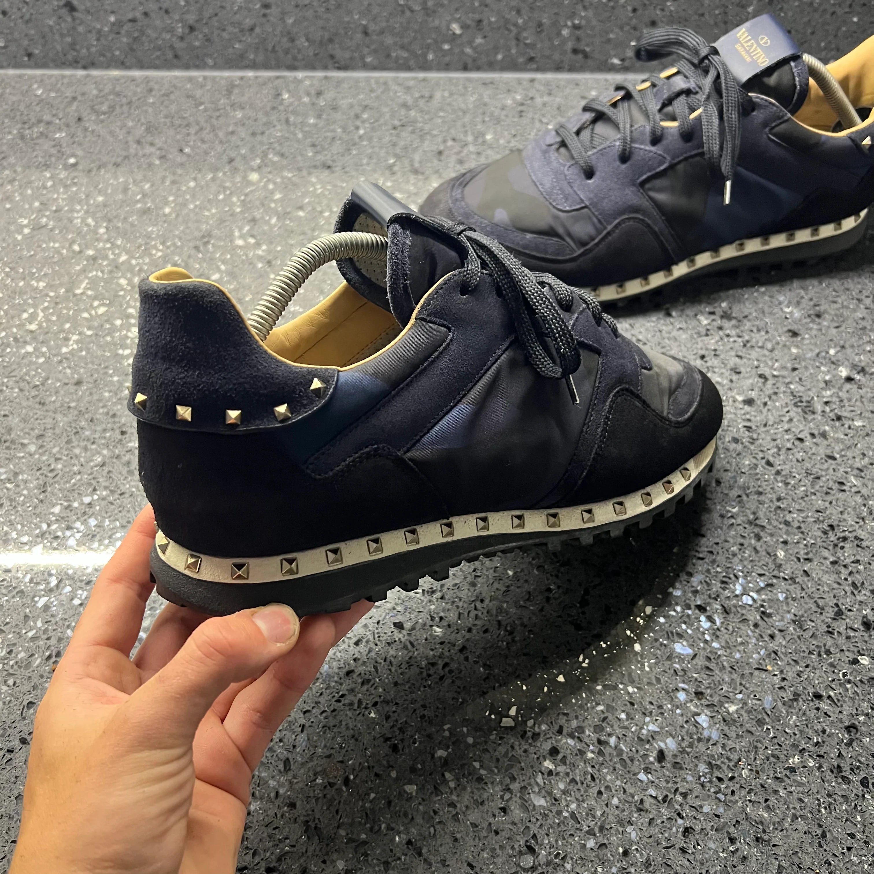 VALENTINO MENS ROCKSTUD NAVY EU 43 (FIT A UK